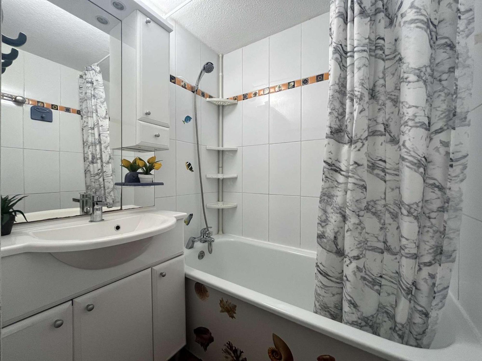 Maison 2 Pieces/Mezzanine, 6 Couchages, Terrasse Spacieuse, Piscine Et Parking Prive A Gruissan - Fr-1-229-332 Luaran gambar